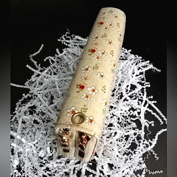 Super Cute Brushed Floral Spring & Summer Wallet / Wristlet - Picture 5 of 12